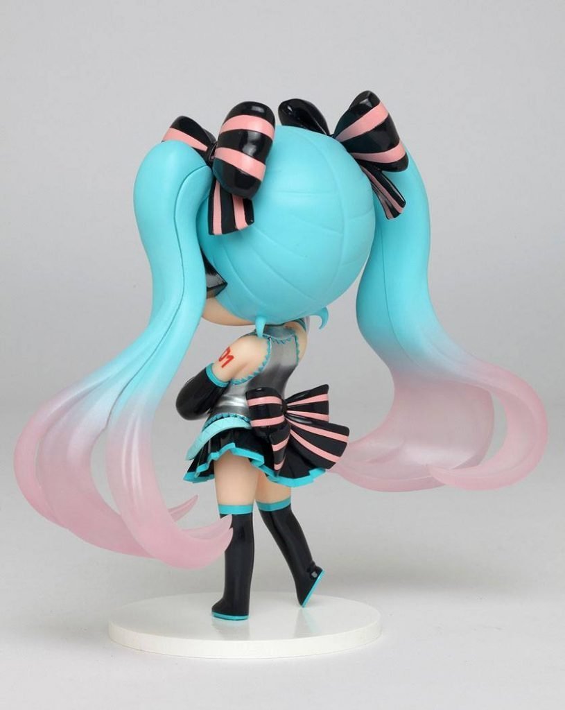 hatsune miku doll crystal figure